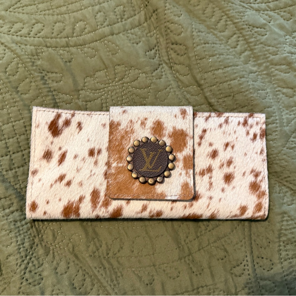 Louis Vuitton Brown Accent and Cream Cowhide Wallet